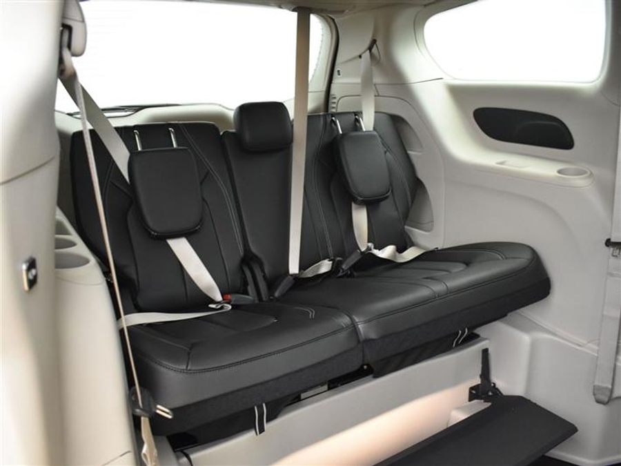 CERTIFIED PRE-OWNED 2024 Chrysler Pacifica Touring L