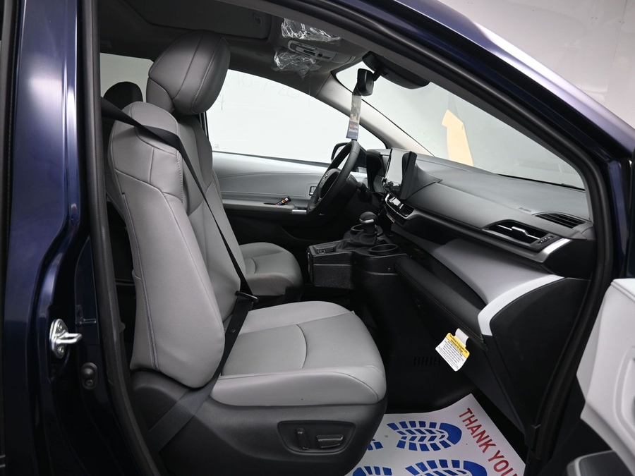 New 2026 Toyota Sienna XLE Base