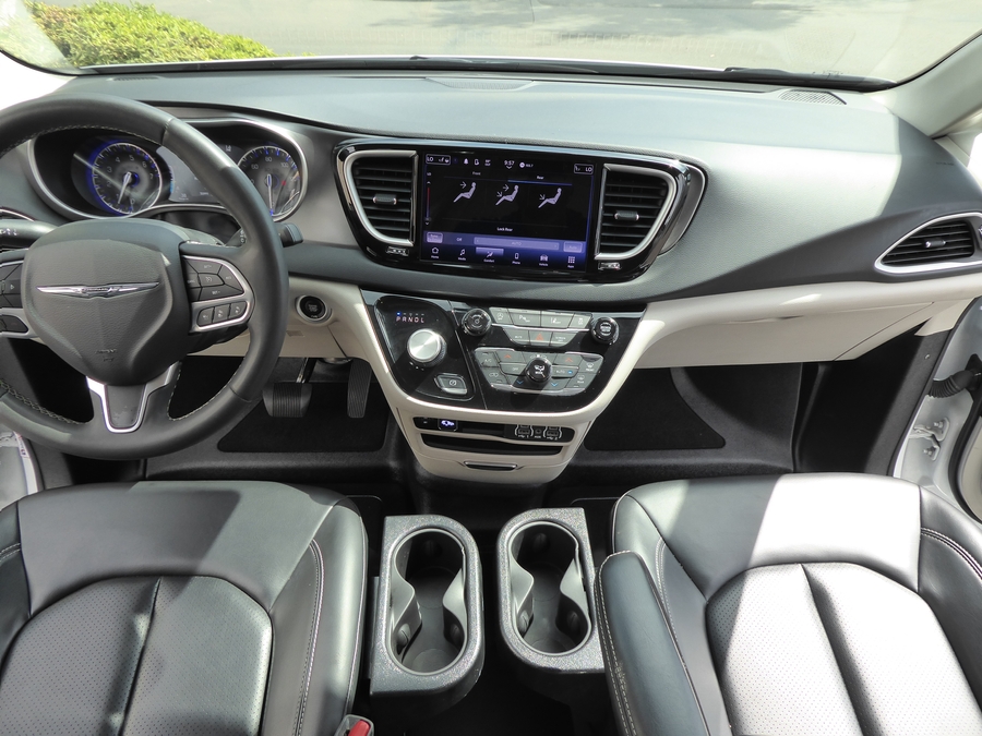 PRE OWNED 2023 Chrysler Pacifica Touring L