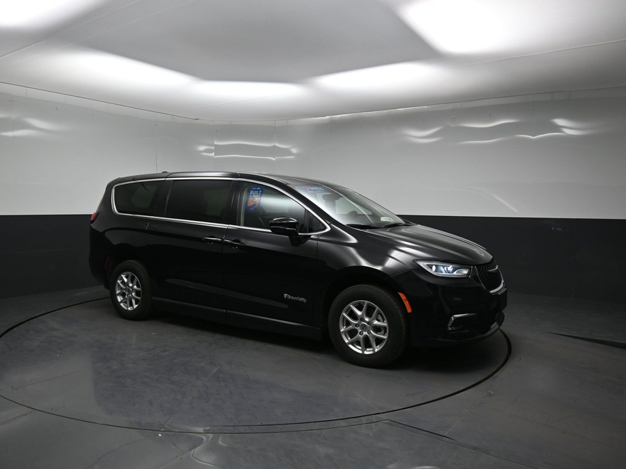 CERTIFIED PRE-OWNED 2024 Chrysler Pacifica Touring L