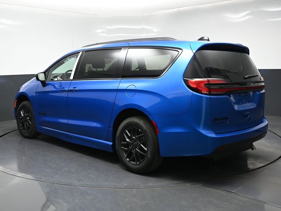New 2027 Chrysler Pacifica Select Sport