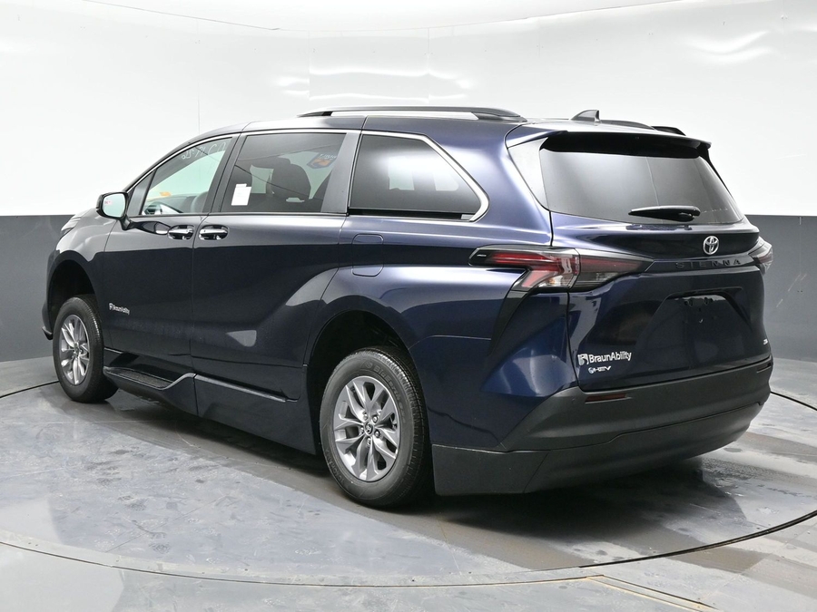 New 2026 Toyota Sienna XLE Base