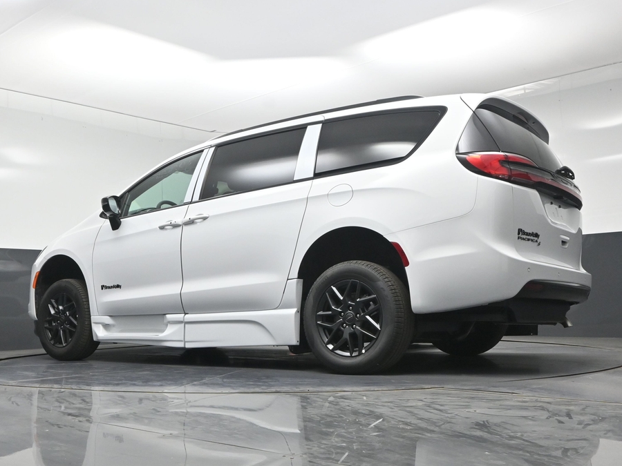 New 2027 Chrysler Pacifica Select Sport