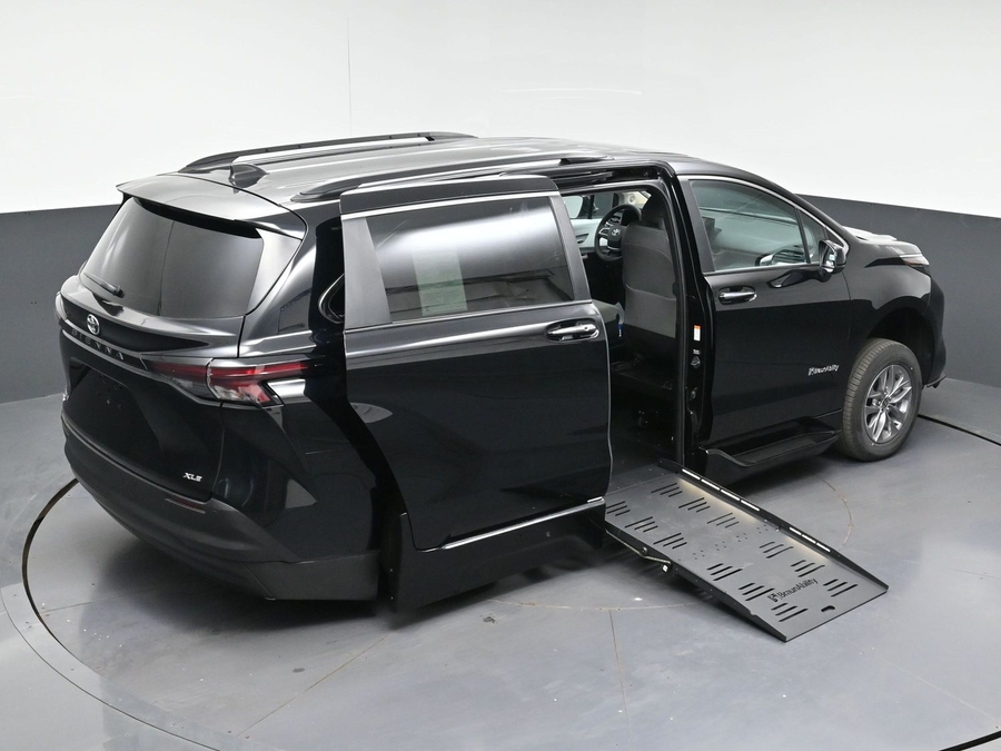 New 2026 Toyota Sienna XLE Add