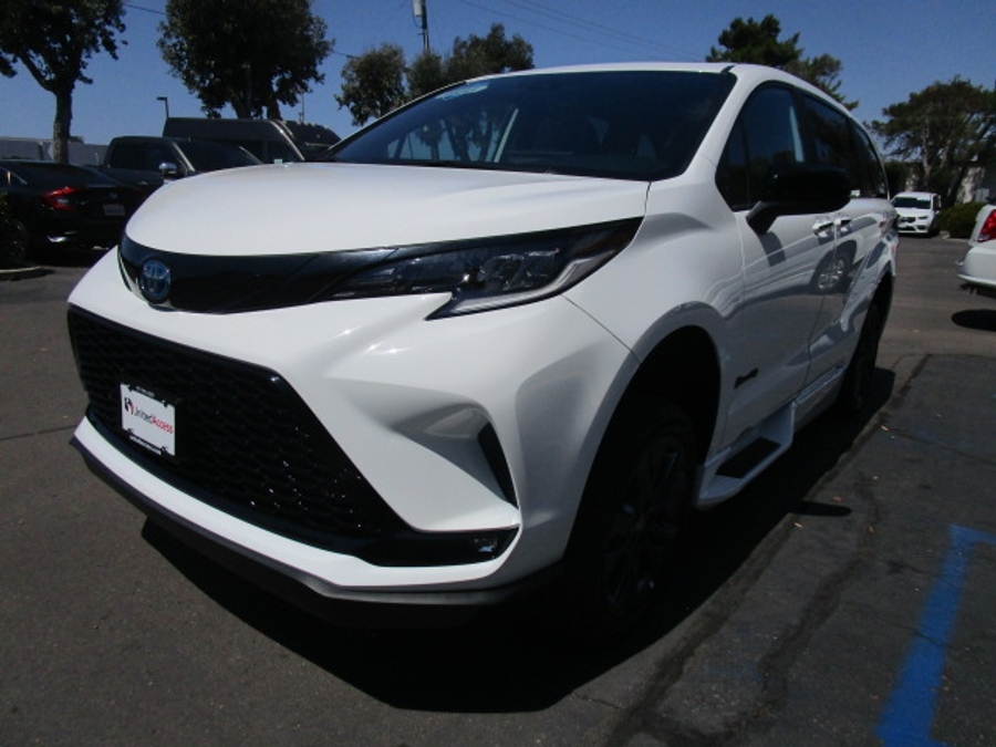 New 2026 Toyota Sienna XSE Sport