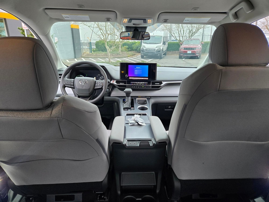 New 2026 Toyota Sienna LE