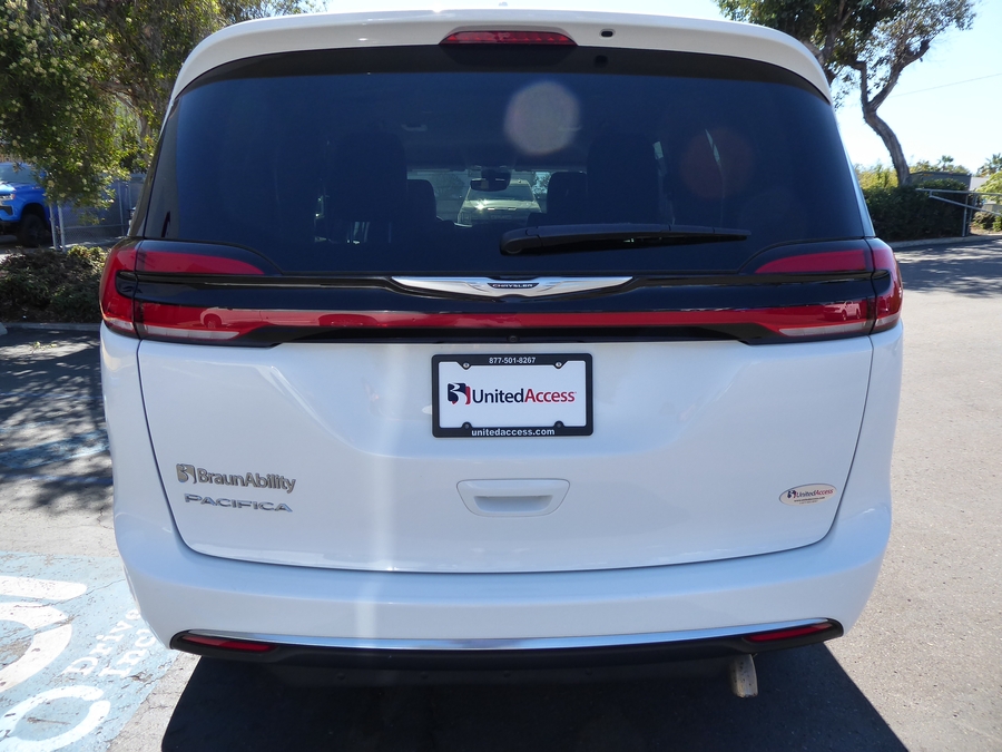 PRE OWNED 2022 Chrysler Pacifica Touring L