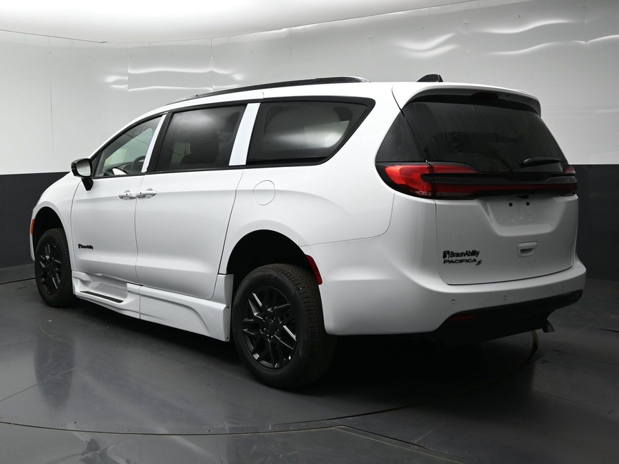 New 2027 Chrysler Pacifica Select Sport