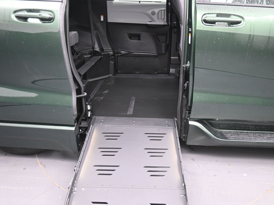 New 2026 Toyota Sienna LE