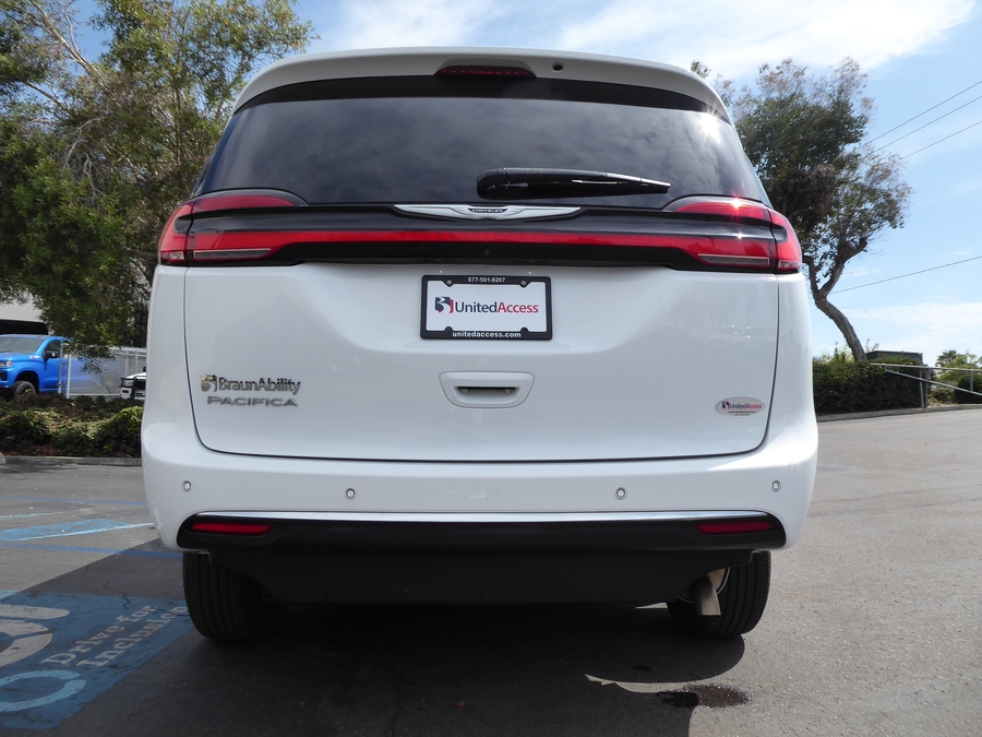 PRE OWNED 2023 Chrysler Pacifica Touring L