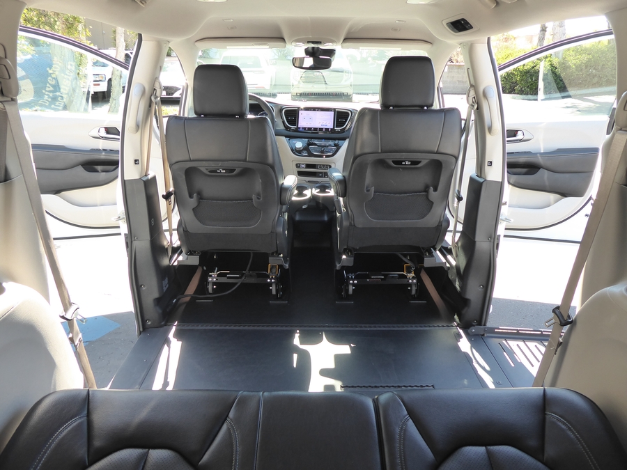 PRE OWNED 2022 Chrysler Pacifica Touring L