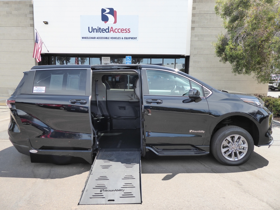 PRE OWNED 2024 Toyota Sienna LE Base