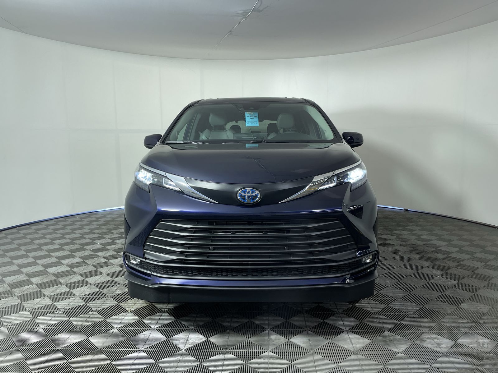 2025 Toyota Sienna XLE - Photo 31