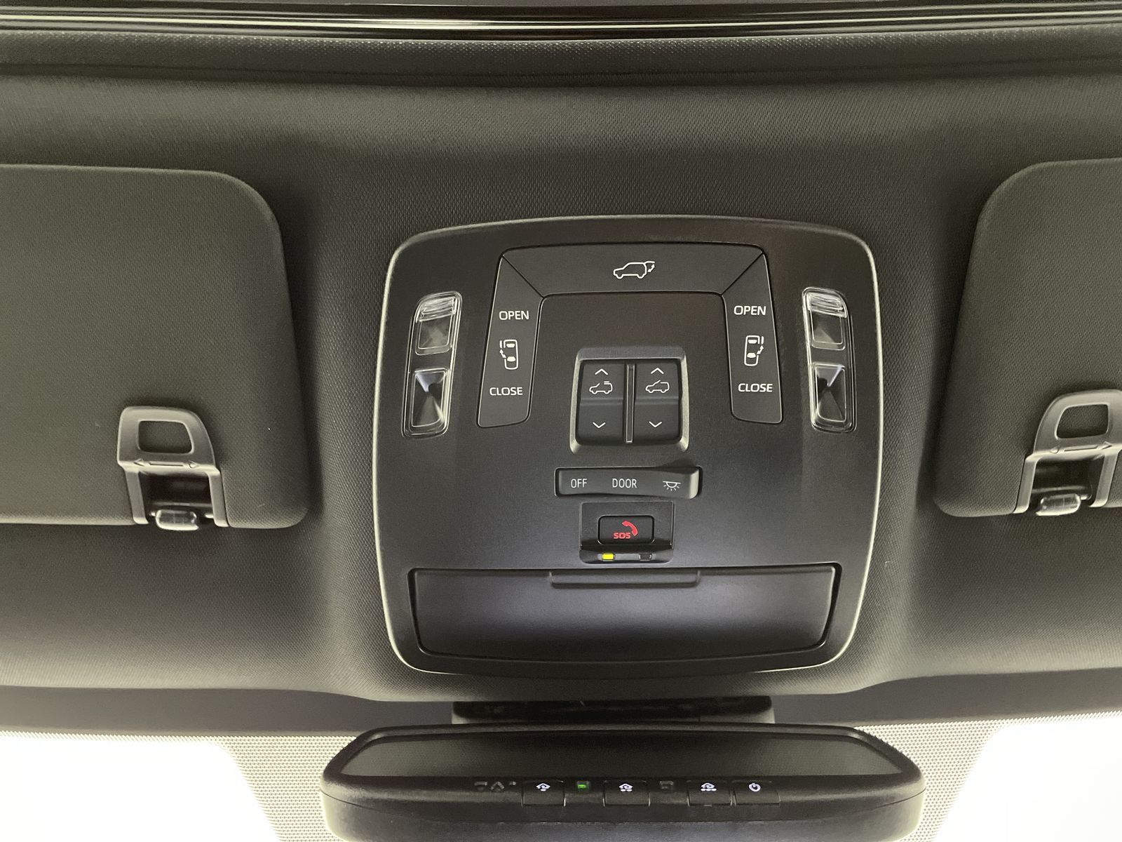 2025 Toyota Sienna XSE - Photo 13