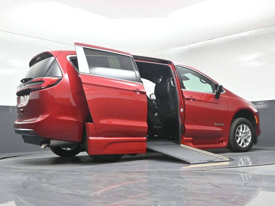 New 2027 Chrysler Pacifica Select Safety