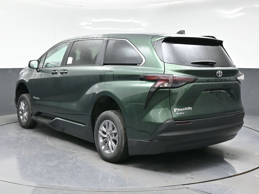 New 2026 Toyota Sienna LE