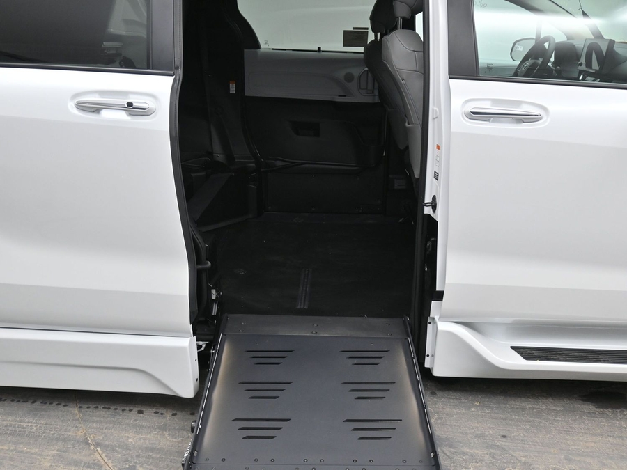 New 2026 Toyota Sienna XLE Base