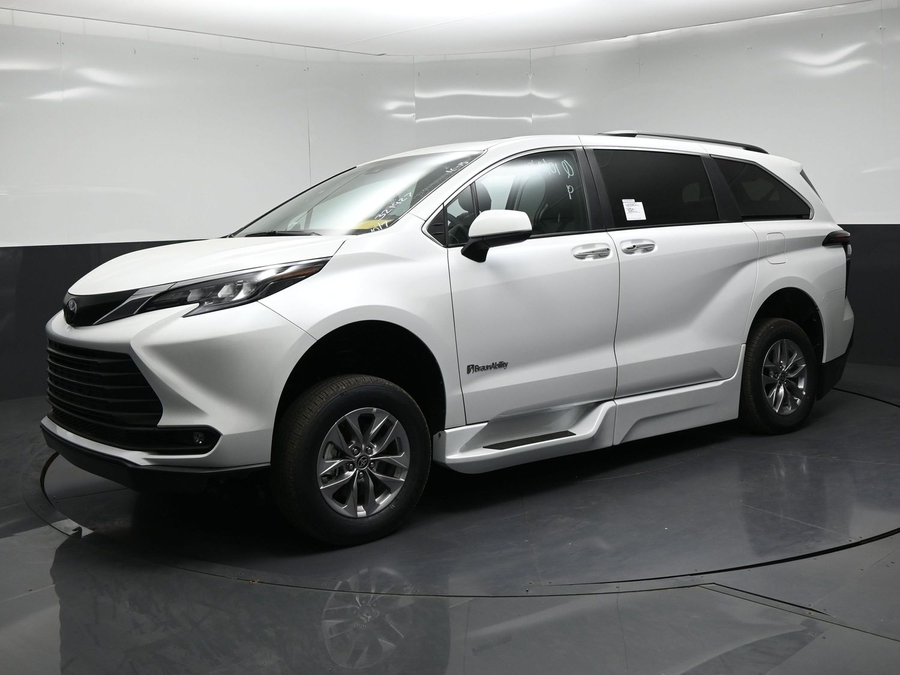 New 2026 Toyota Sienna XLE Base