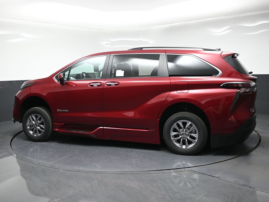 New 2026 Toyota Sienna XLE Base