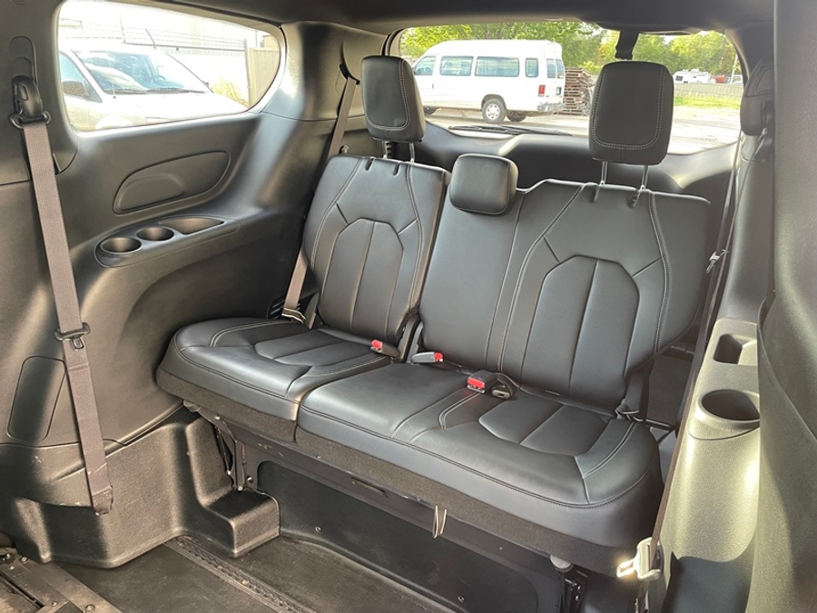 PRE OWNED 2025 Chrysler Pacifica Select