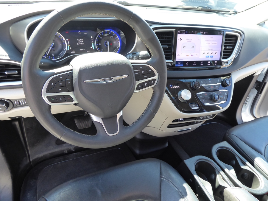 PRE OWNED 2022 Chrysler Pacifica Touring L