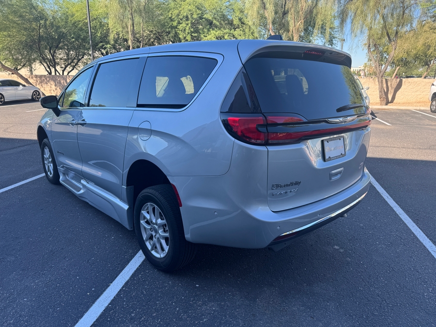 PRE OWNED 2023 Chrysler Pacifica Touring L