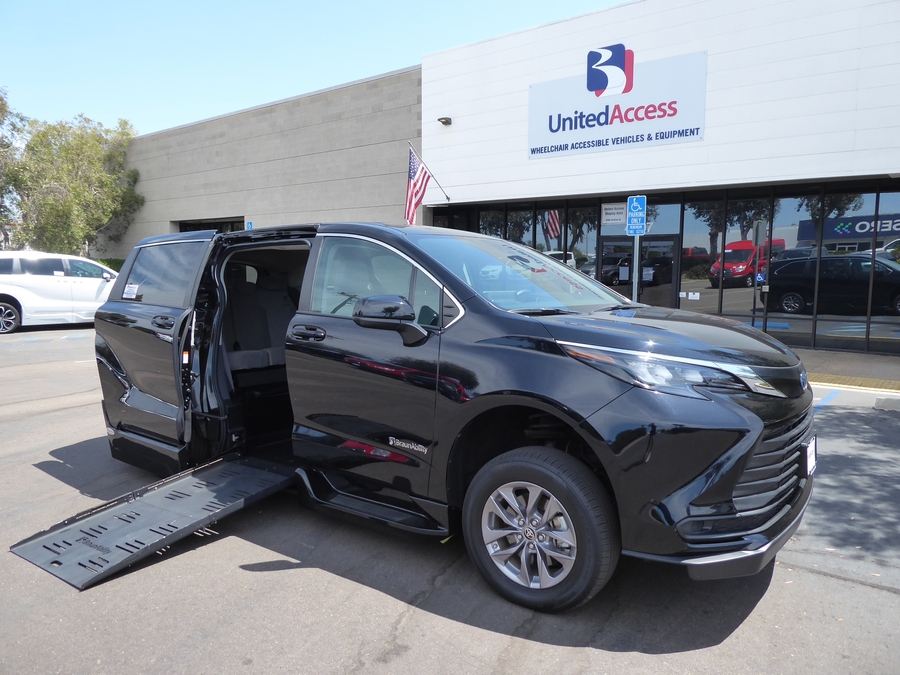 PRE OWNED 2024 Toyota Sienna LE Base