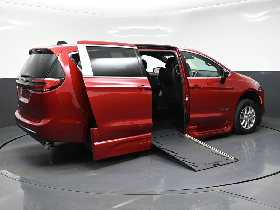 New 2027 Chrysler Pacifica Select Safety