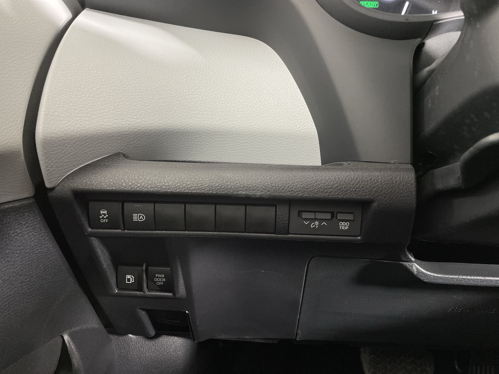 2025 Toyota Sienna LE - Photo 9