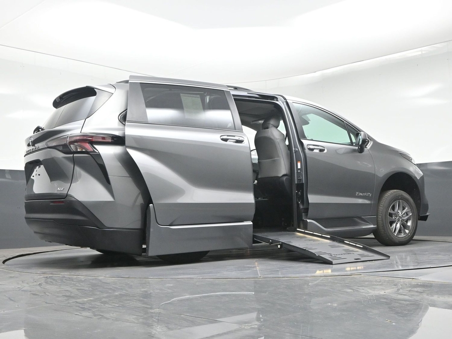 New 2026 Toyota Sienna XLE Add