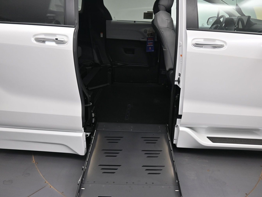 New 2026 Toyota Sienna XLE Base