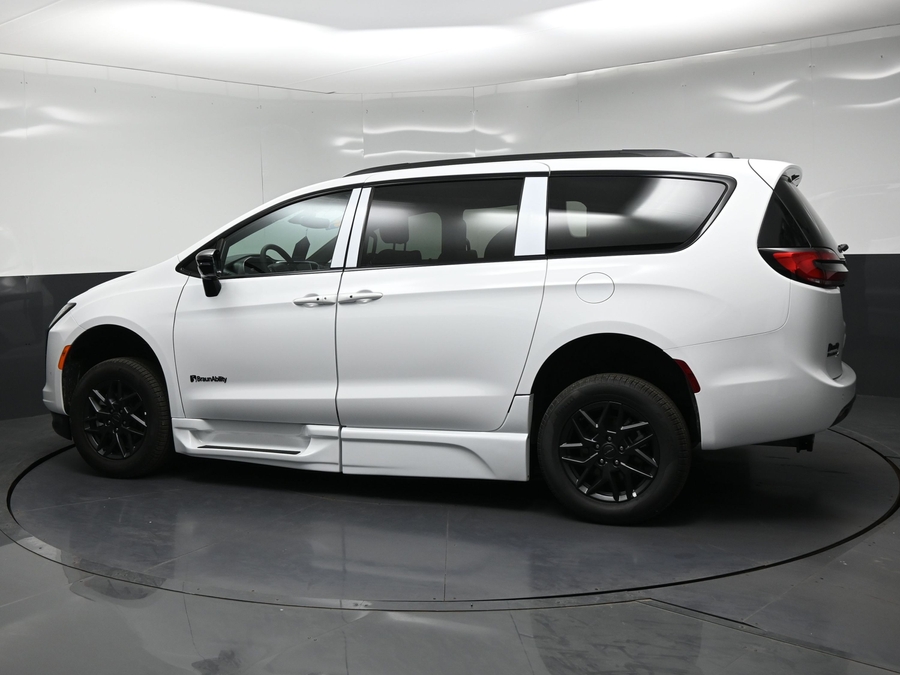New 2027 Chrysler Pacifica Select Sport