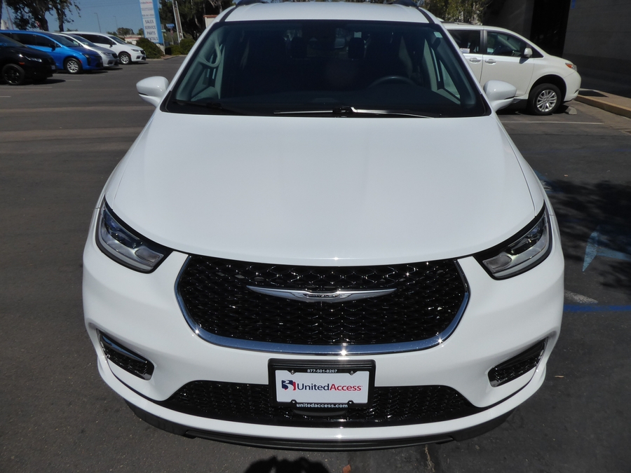 PRE OWNED 2022 Chrysler Pacifica Touring L