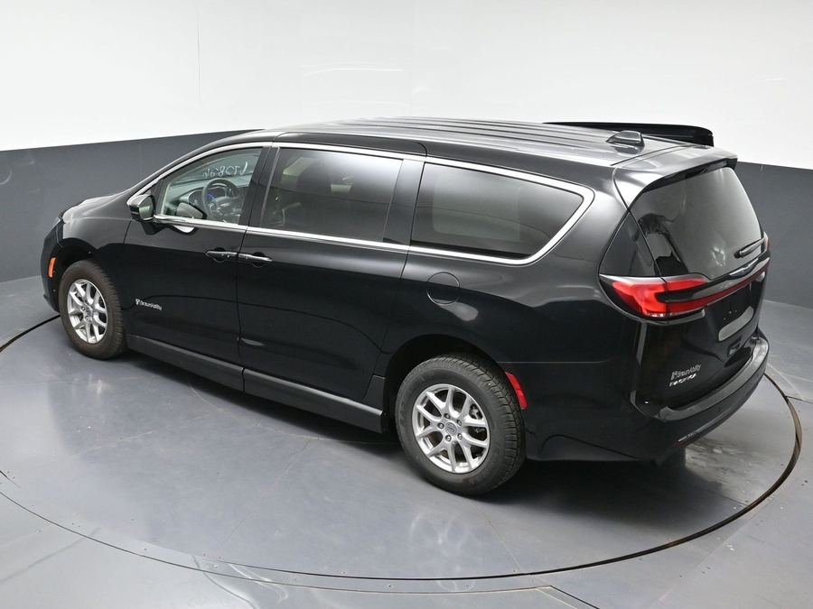 CERTIFIED PRE-OWNED 2024 Chrysler Pacifica Touring L