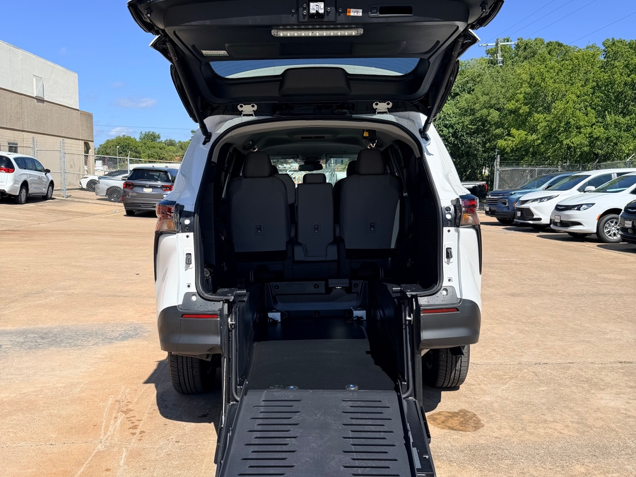 New 2026 Toyota Sienna LE