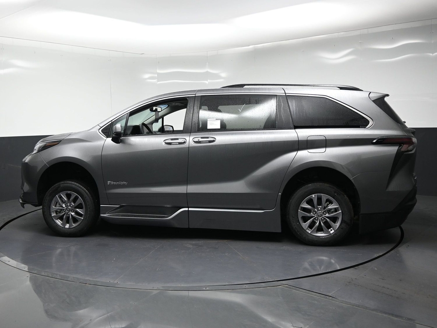New 2026 Toyota Sienna XLE Base