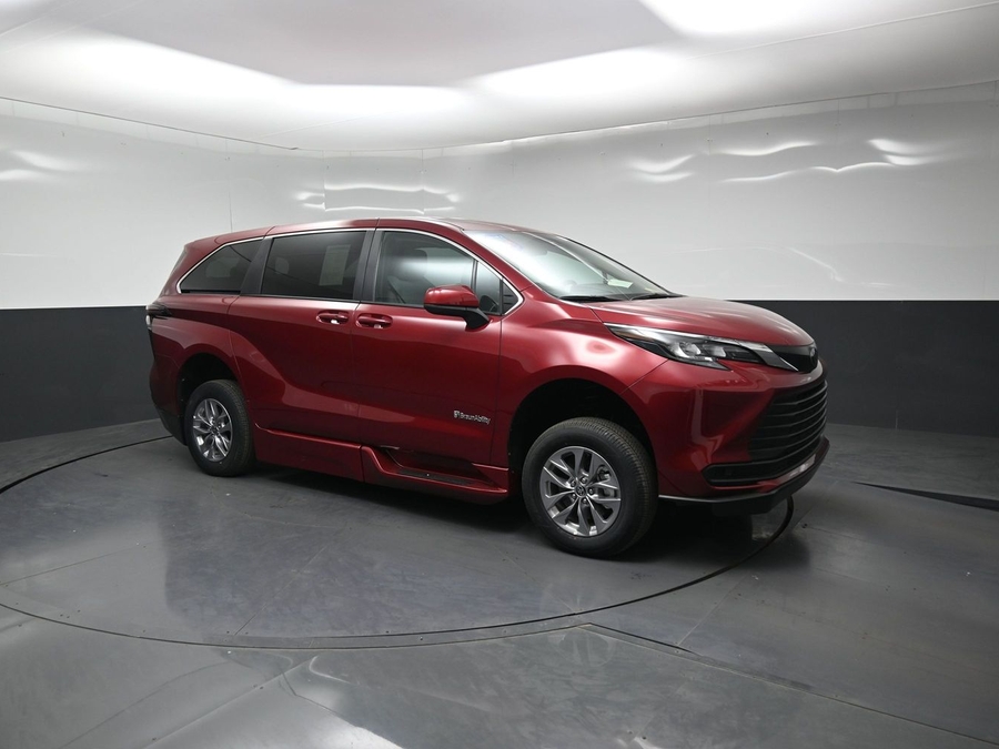 New 2026 Toyota Sienna LE