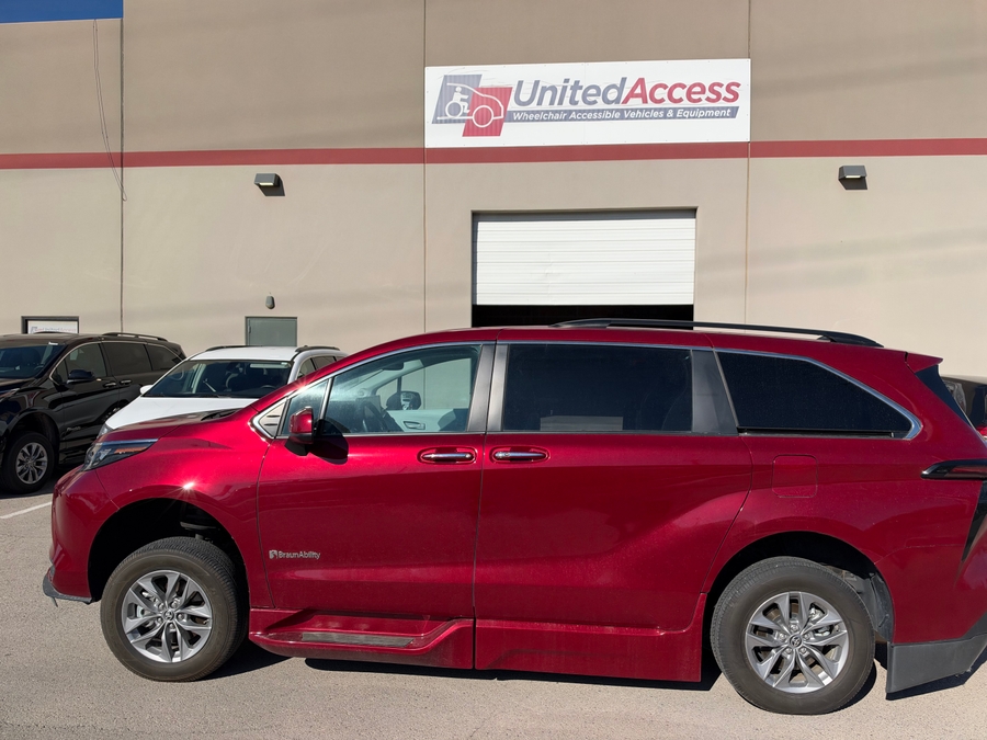 PRE OWNED 2025 Toyota Sienna XLE