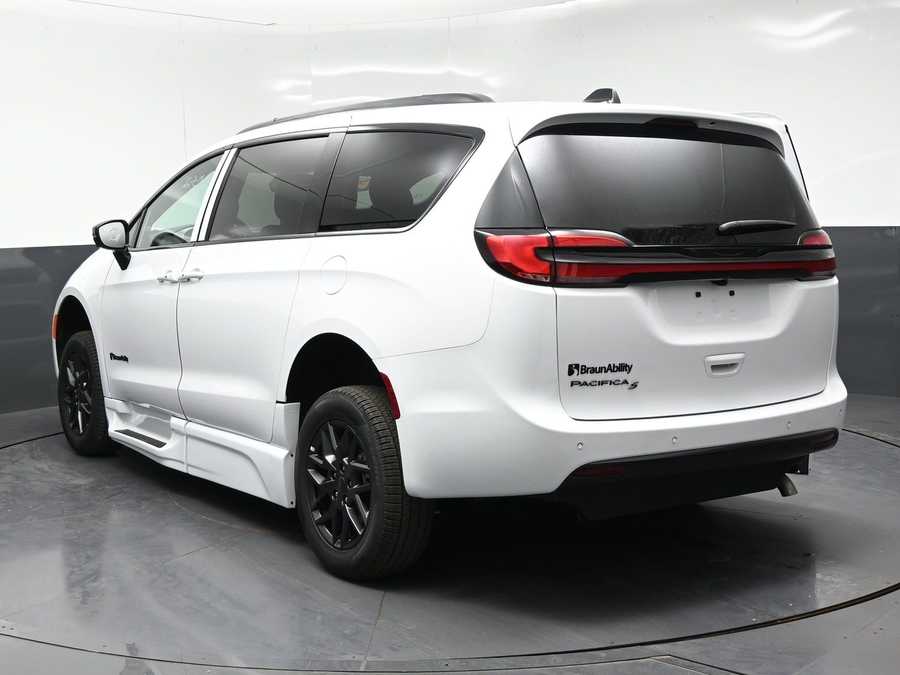 New 2027 Chrysler Pacifica Select Sport