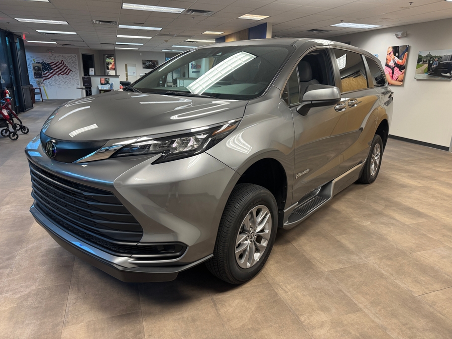 PRE OWNED 2026 Toyota Sienna LE
