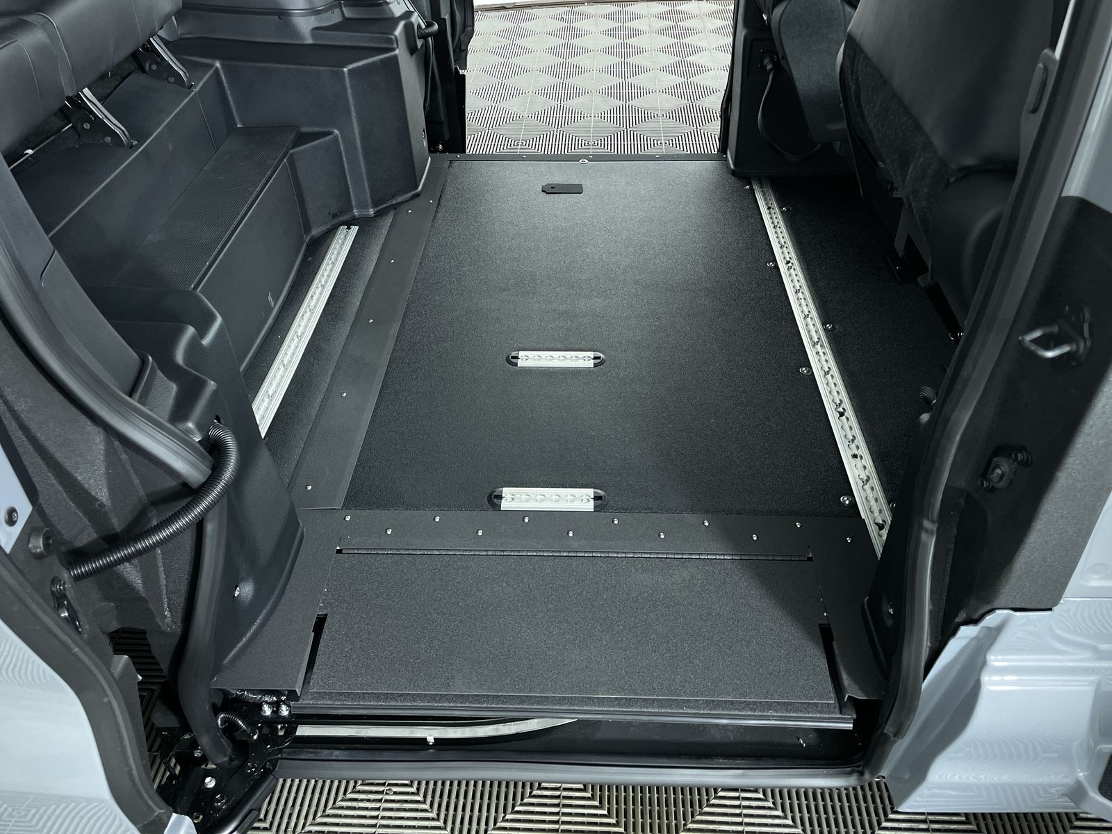 2025 Toyota Sienna XSE - Photo 5
