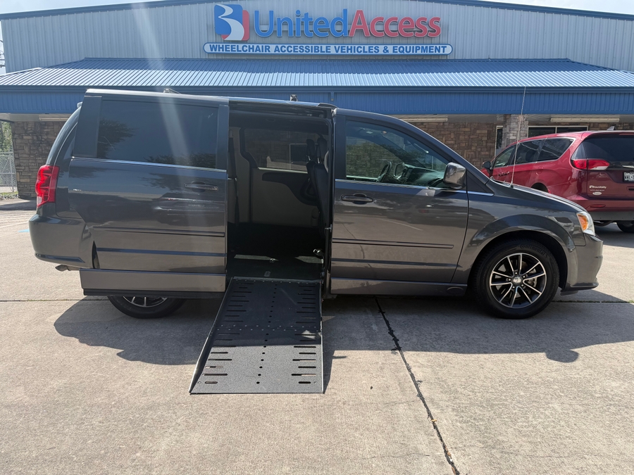 PRE OWNED 2017 Dodge Grand Caravan SXT