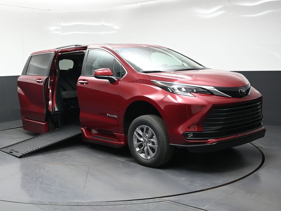 New 2026 Toyota Sienna XLE Base