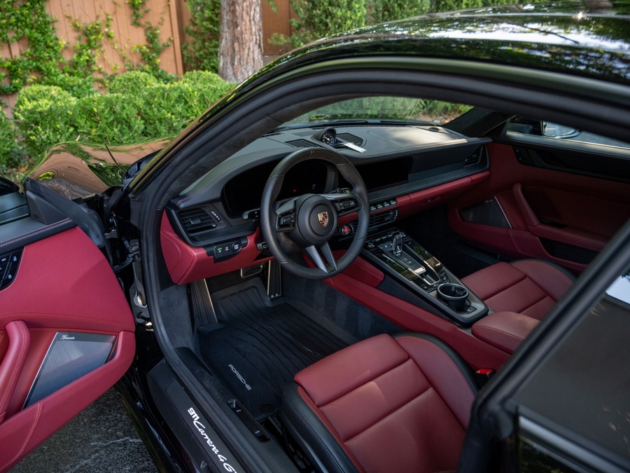 2026 Porsche 911 Carrera 4 GTS T- Hybrid