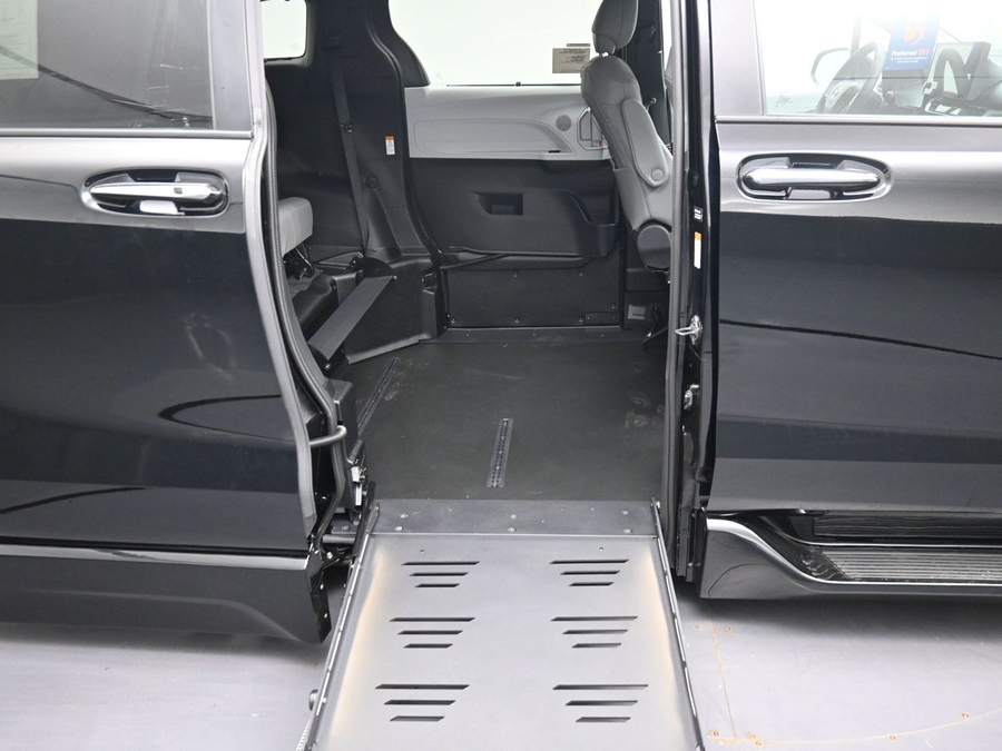 New 2026 Toyota Sienna XLE Base