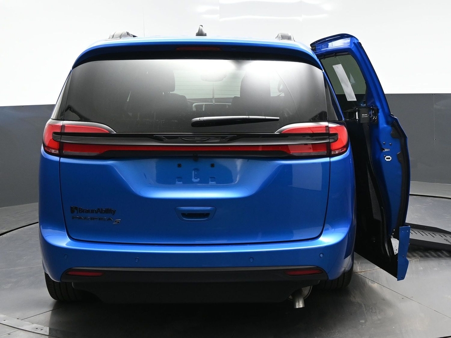 New 2027 Chrysler Pacifica Select Sport