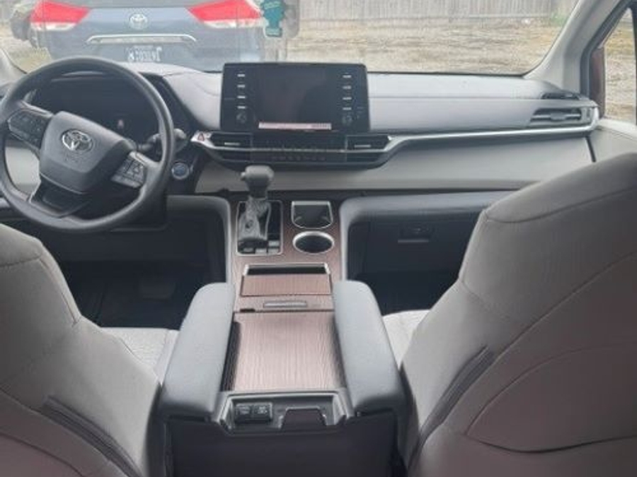 PRE OWNED 2024 Toyota Sienna LE