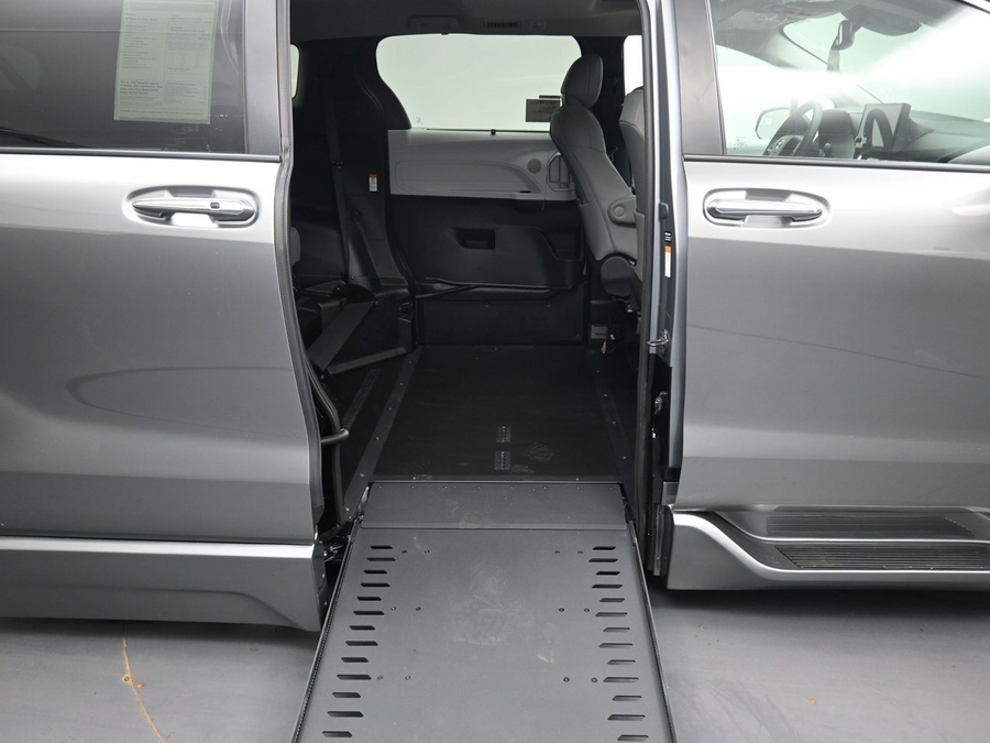 New 2026 Toyota Sienna XLE Base