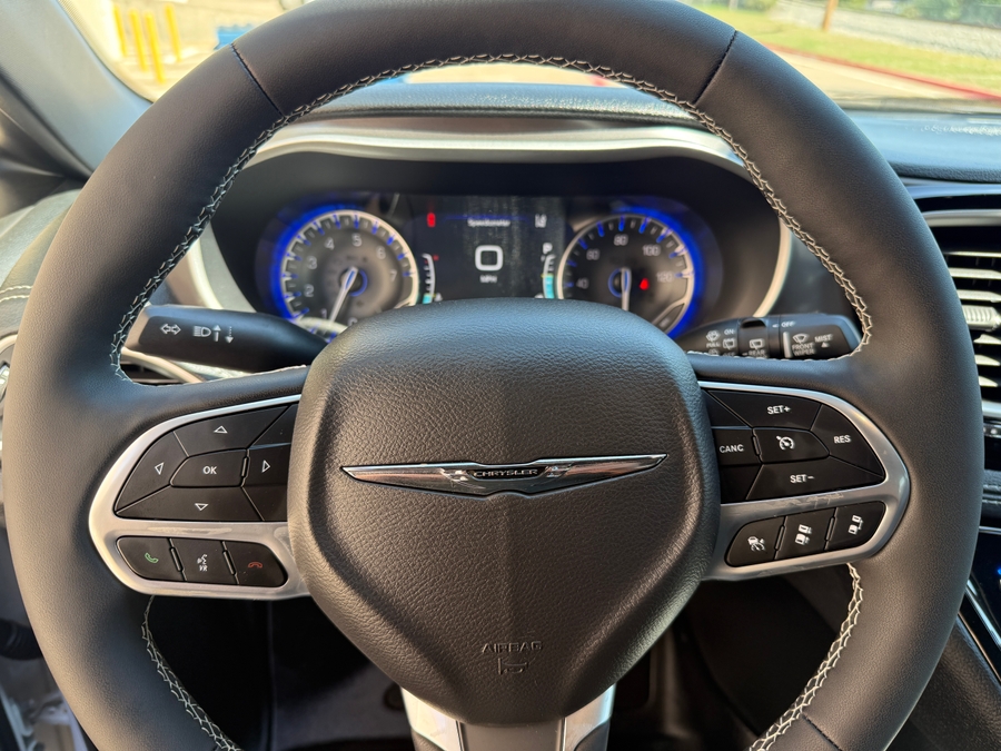 PRE OWNED 2025 Chrysler Pacifica Select Safety