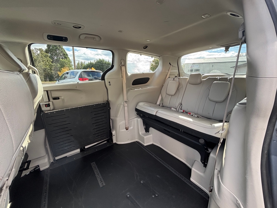 PRE OWNED 2018 Chrysler Pacifica Touring L